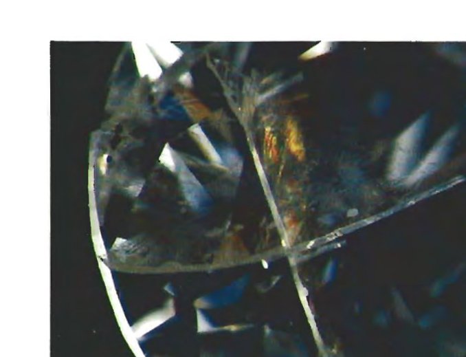 Intersecting cleavage planes in crystal