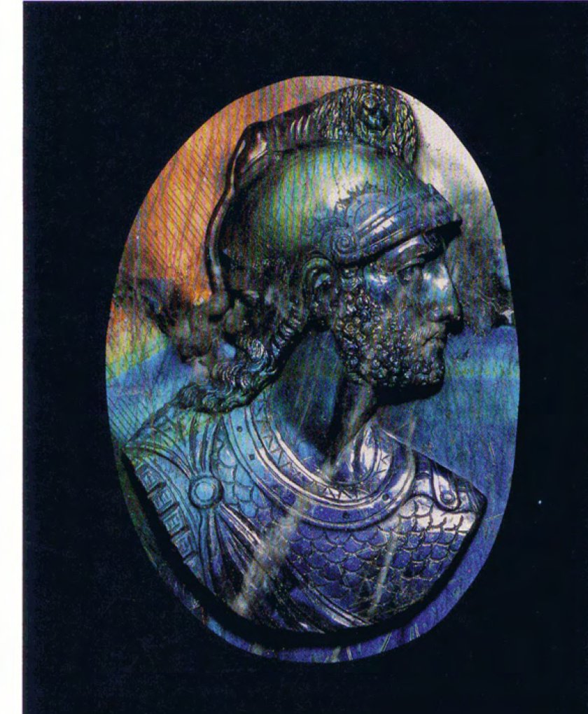 Spectral labradorescence in carved labradorite cameo